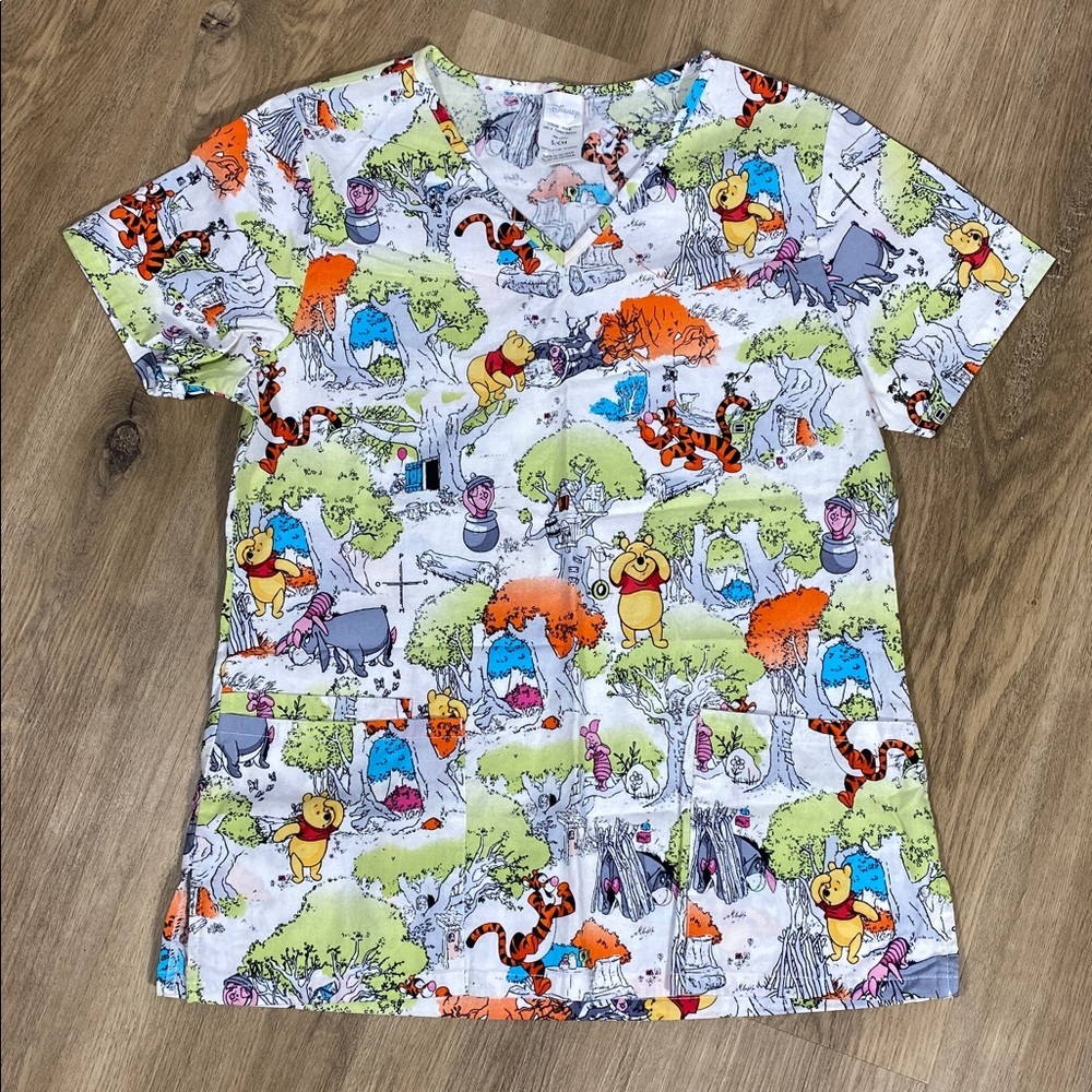 Disney Winnie the Pooh & Friends Scrub Shirt Nurse Hospital size small